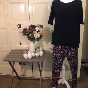 LULAROE 2 PIECE -TOP/LEGGINGS.